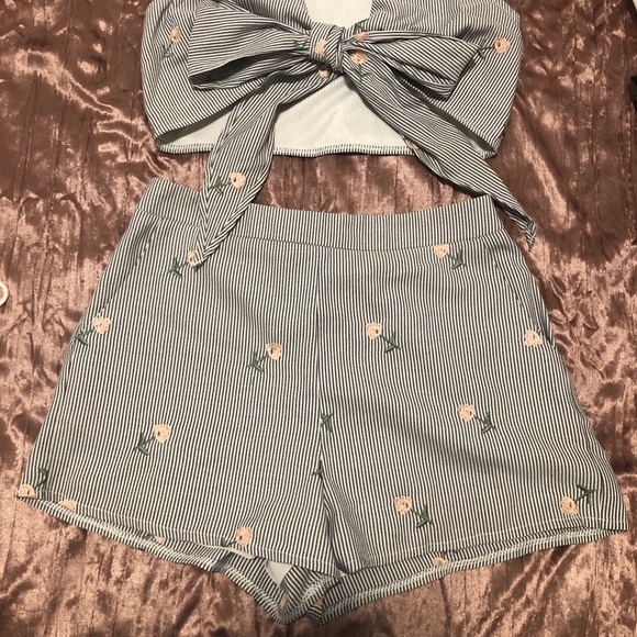 Cute Pinstripe Coord Set - Picture 3 of 3